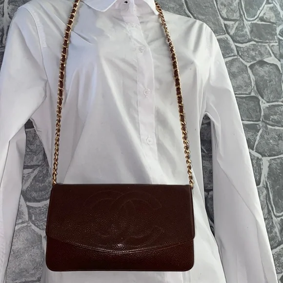 SOLDAuthentic CHANEL CC Logo Caviar Leather Purse Wallet - Picture 4 of 17